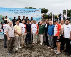 Vali Ergün, Türkiye Yamaç Paraşütü Hedef Yarışması Kapanış Programı’na Katıldı
