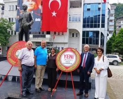 YENİ PARTİ 30 AĞUSTOS’TA ÇELENK SUNUMU YAPTI