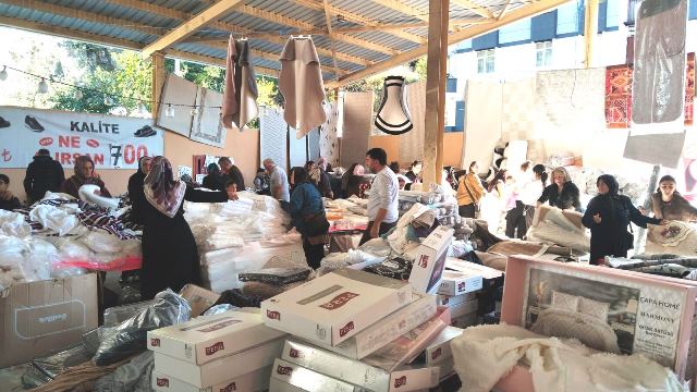 Borçka’da İstanbul İndirim Festivali İlgi Gördü