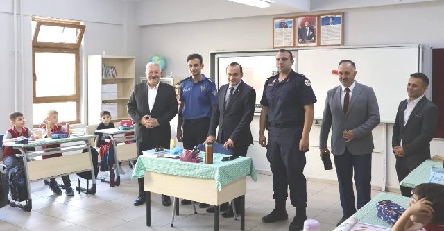 Murgul Kaymakamı GÜR’den Yunus Emre İlkokuluna Ziyaret